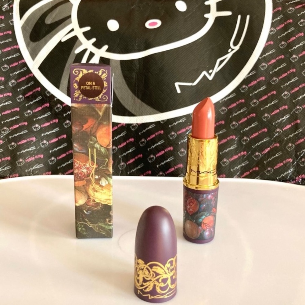LAST ONE!💄MAC Amplified Lipstick On a Petal-Still